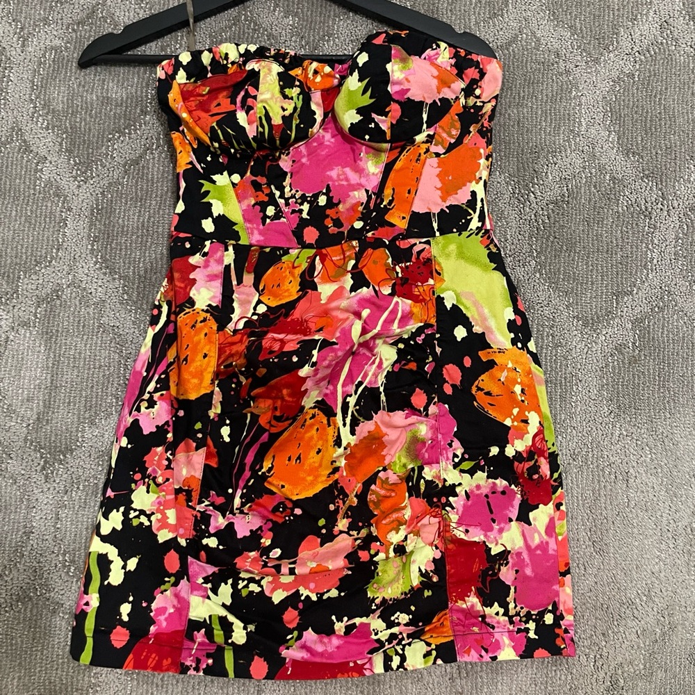 Size medium strapless floral dress!